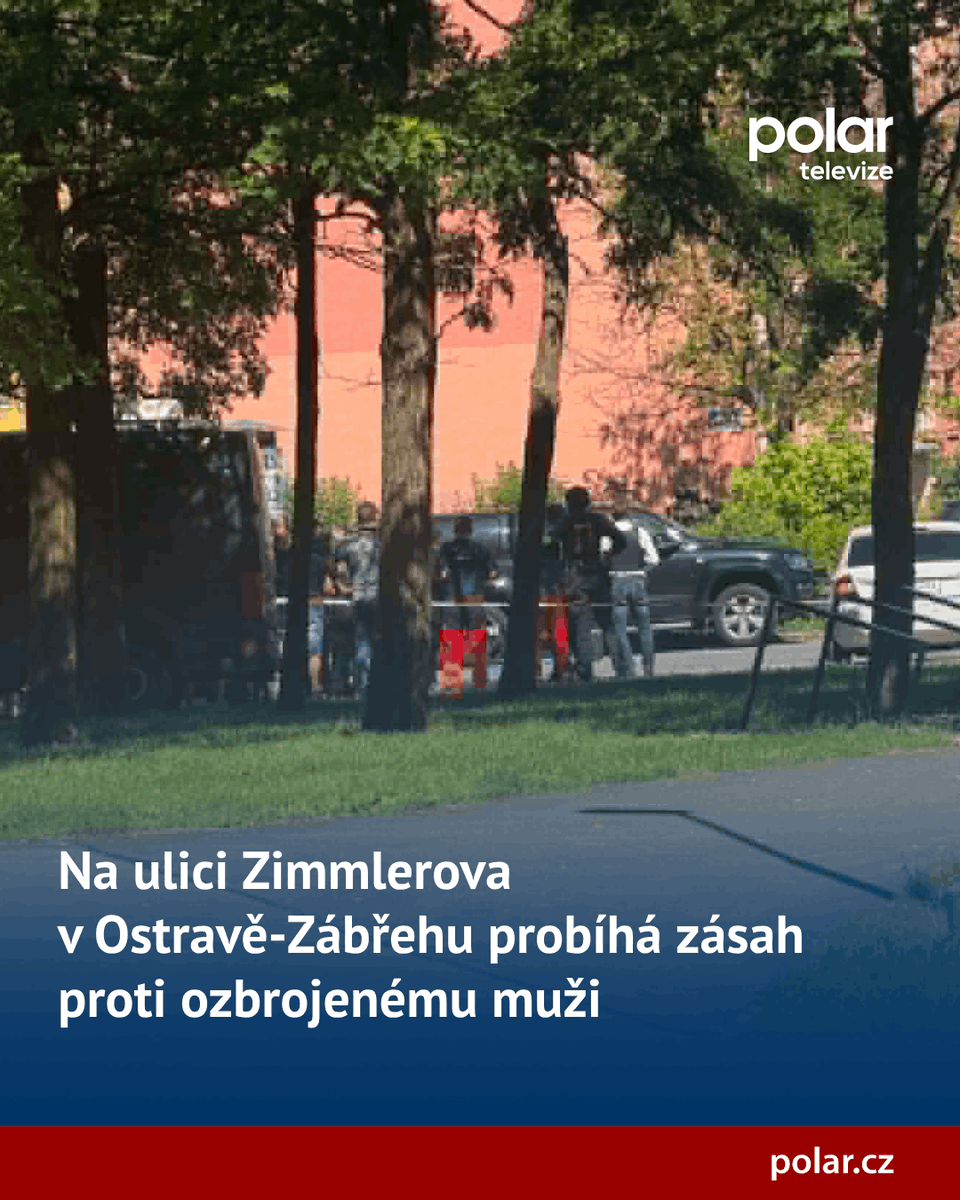 Televize_Polar's tweet photo. ⚠️ V ostravské ulici Zimmlerova probíhá rozsáhlý policejní zásah. Muž postřelil ženu. Po ranním uzavření okolí a výzvách obyvatelům k dodržení bezpečnostních opatření vnikla do bytu střelce zásahová jednotka.  ⚠️
Situaci sledujeme zde: https://t.co/naciAl1C0S https://t.co/n2y4d8Vxk7