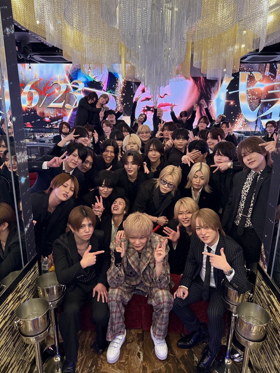 TOPDANDY_bekkan's tweet photo. #𝐓𝐎𝐏𝐃𝐀𝐍𝐃𝐘別館

6/23 （火）

【壱聖（ @issei_0214top ）代表就任】に際し、多くのお客様そしてたくさんの同業者様にご来店いただき、誠にありがとうございました。

オープン直後から店内は大きな熱気に包まれ、シャンパンコールが鳴り止まないほどの盛り上がりとなりました。

ご多忙の中ご来店くださった同業者様をはじめ、関わってくださった全ての皆様に心より感謝申し上げます。

この一日を通して、壱聖が多くの方々に支えられ、愛されている存在であることを改めて実感いたしました。

これからは新代表・壱聖を中心に、より一層皆様に愛される店舗を目指してまいります。

今後ともTOPDANDY別館をよろしくお願いいたします。