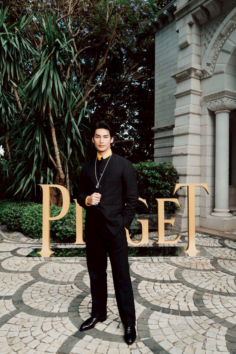 Siam_Paragon's tweet photo. Piaget เฉลิมฉลองบทส่งท้ายภายใต้ซีรีส์ไตรภาค Extraleganza จัดงานเปิดตัวคอลเลกชันจิวเวลรีชั้นสูง ที่ปีนี้มาในชื่อ 'Colours of Extraleganza' ณ เมืองม็องตอง ประเทศฝรั่งเศส

โดยมี อาโป-ณัฐวิญญ์ (@Nnattawin1) Global Ambassador ร่วมถ่ายทอดมนต์เสน่ห์ พร้อมพาสำรวจนิทรรศการสุดยิ่งใหญ่ที่รวบรวมผลงานการสร้างสรรค์ของเมซงกว่า 150 ชิ้น มาจัดแสดง ถ่ายทอดมรดกงานฝีมืออันเป็นเลิศ อีกทั้งบอกเล่านิยามใหม่แห่งสีสันและเฉลิมฉลองศาสตร์แห่งความสง่างามอันเหนือระดับได้อย่างสมบูรณ์แบบ ก่อนปิดท้ายค่ำคืนด้วยงานกาล่าดินเนอร์สุดเอ็กซ์คลูซีฟ ณ Villa Cypris  

ร่วมค้นพบเสน่ห์แห่งสีสันและงานฝีมืออันเป็นเอกลักษณ์ในแบบฉบับของ Piaget ได้แล้ววันนี้ ณ ชั้น M สยามพารากอน 

#Piaget #ApoNattawin #PiagetHighJewellery #ColoursOfExtraleganza 
#SiamParagon