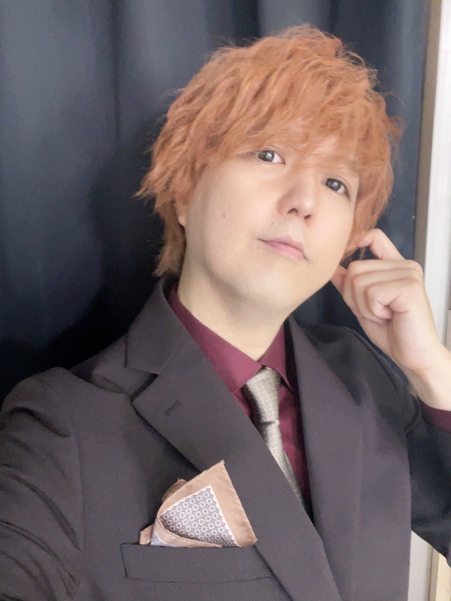 Piu_P's tweet photo. #ガチ狼フェス では全員がORIHIKAさんのスーツを着用！みんなで楽しく前撮りもしてきました。現地で皆さんにお会いできるのを楽しみにしています。 https://t.co/dDWabFhRUS