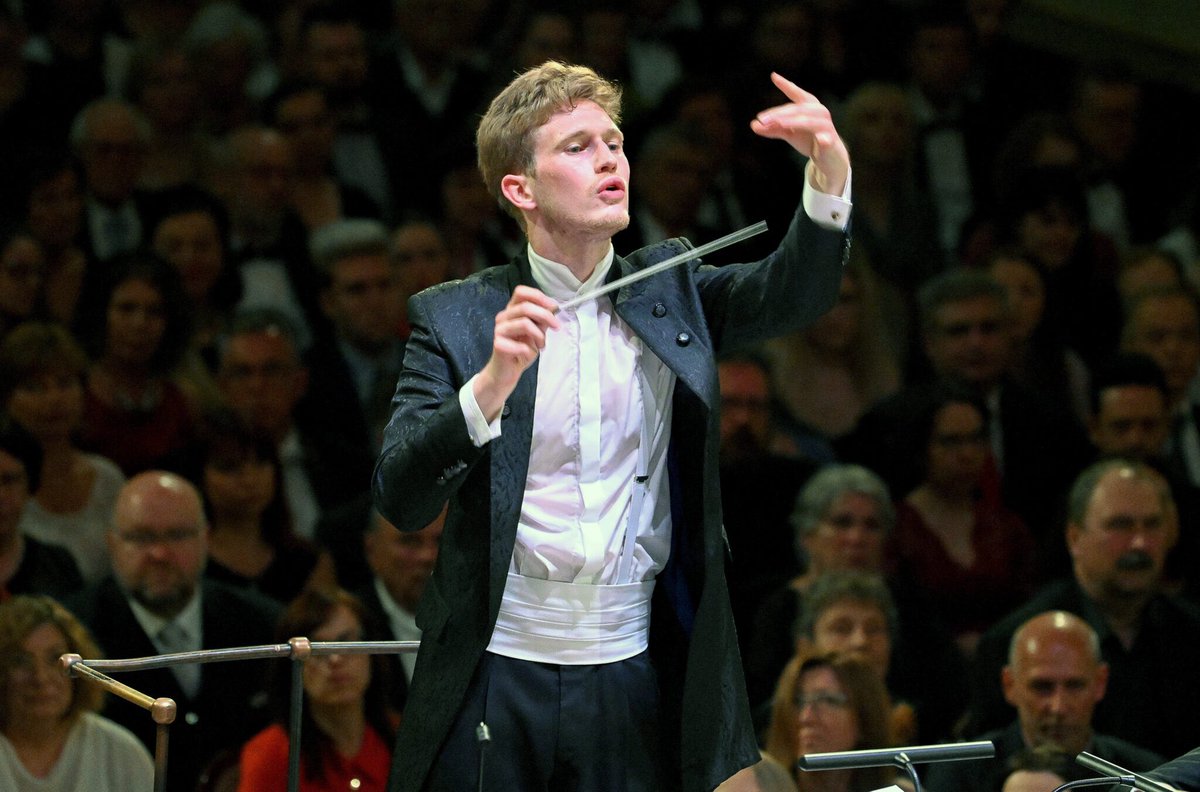 amoral07's tweet photo. FESTIVAL DE BAYREUTH 2027 
Dos jóvenes directores: #TarmoPeltokoski (26 años) en Lohengrin y #ThomasGuggeis (32) en Tannhauser, debutarán en 2027 con dos nuevas producciones en el Festival de Bayreuth. Completan el cartel #Thielemann, que volverá con Parsifal, y #SimoneYoung (Meistersinger).