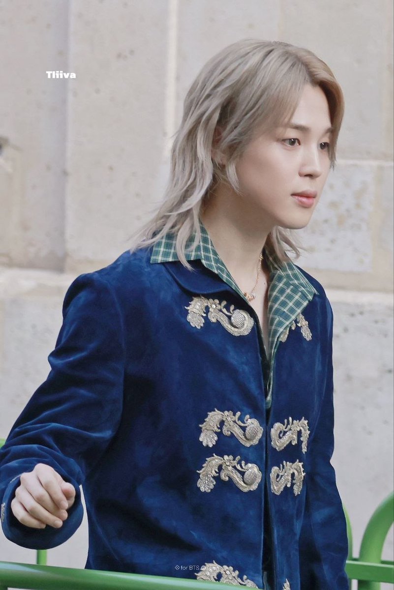 ProLejla5885's tweet photo. @TheePopCore Jimin looks exactly like a fairy tale prince who just stepped out of a storybook!

 #JiminxDior #JIMINxDiorSummer27 #DiorSummer27 https://t.co/pGV1jv1ffC