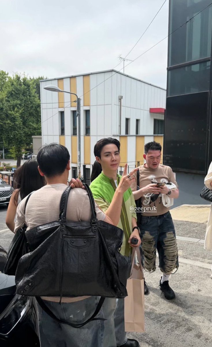bboongaroo's tweet photo. 멍뭉이들 구조땜에 팔로잉 되어있었는데 프룩이도 팔로잉 된거보고 엥?? 했는데 이거였군! 프룩이가 홍석천님 유툽에 나오다니 멋지다!#ZeePruk 

@Tonyhong1004 프룩이가 원하는 연기,사업 모두 잘하시는 분이니 우리 지프룩 잘 부탁드려요!! #supersun 한국 팝업도 부탁드려요 🙏 https://t.co/r5YywmdNdA
