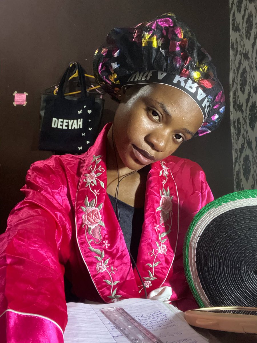 _dazzlingdeeyah's tweet photo. Have a productive day!🥰✨ https://t.co/xWd1cIPFQs