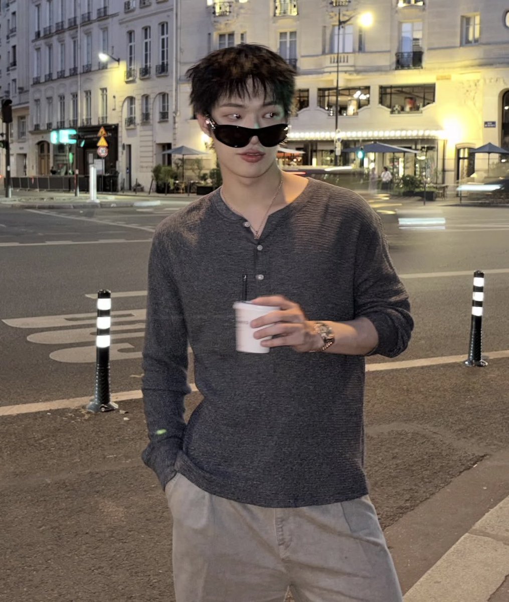 minkisarmpit's tweet photo. mg on a solo trip to europe meeting a guy who offers to take him on a bike ride through the empty streets at night, promising to show him around and to give him the most unforgettable trip he’ll ever have https://t.co/AqDP9C12LV