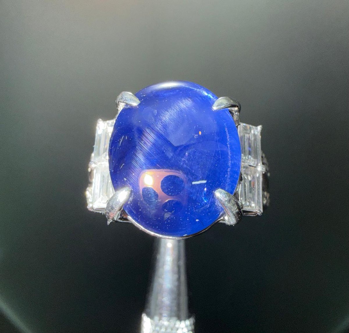 safaiajp's tweet photo. 天然ブルースターサファイア 14.77ct ダイヤ0.85ct Pt900
¥780,000

天然ブルースターサファイアを使用したラグジュアリーなリングです。約14.77カラットの大粒で存在感のある美しいブルースターサファイアをセッティングしています。 https://t.co/hU8Wjn1xGk