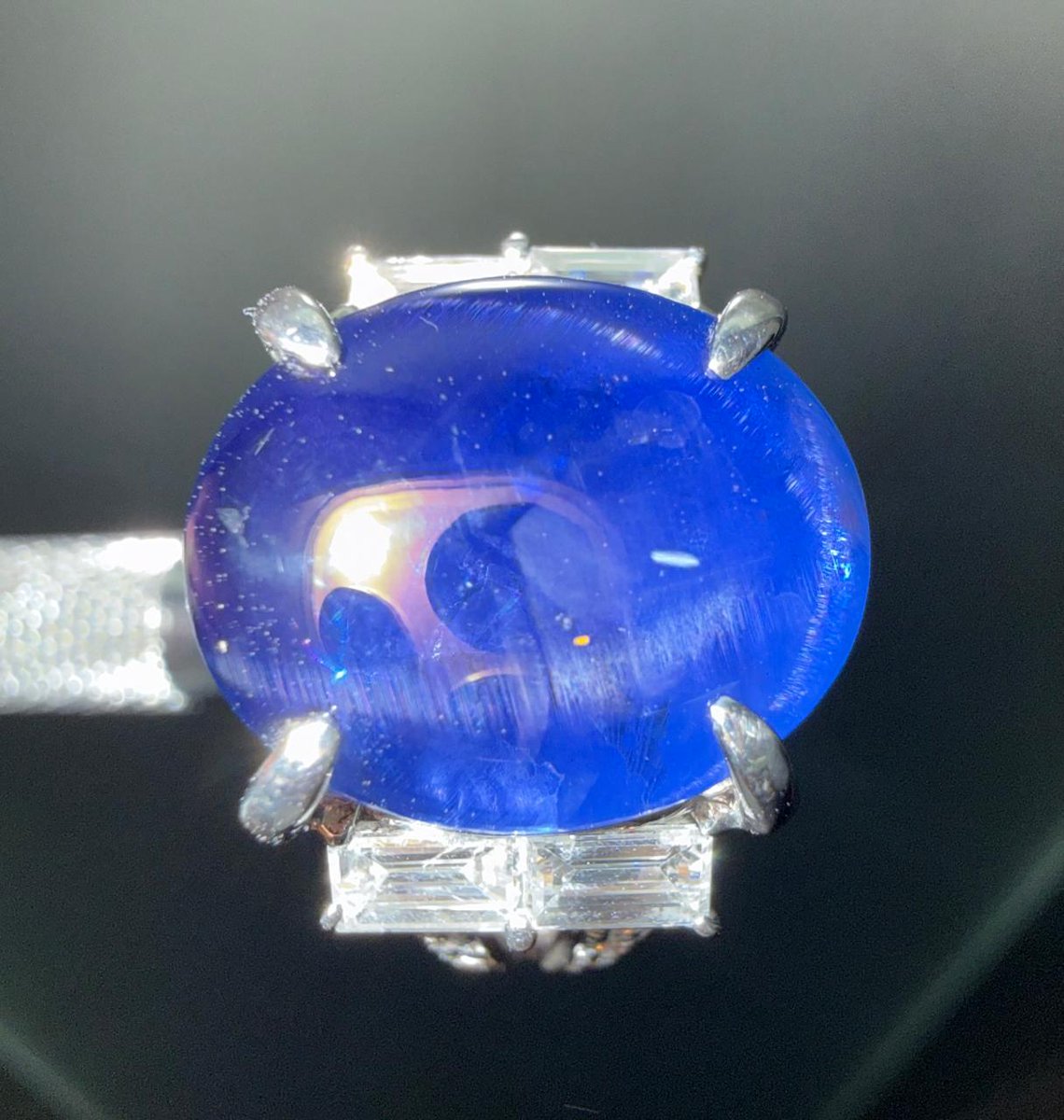 safaiajp's tweet photo. 天然ブルースターサファイア 14.77ct ダイヤ0.85ct Pt900
¥780,000

天然ブルースターサファイアを使用したラグジュアリーなリングです。約14.77カラットの大粒で存在感のある美しいブルースターサファイアをセッティングしています。 https://t.co/hU8Wjn1xGk