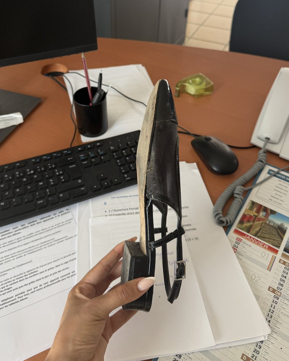 ovomaxxing's tweet photo. JONAK JE VAIS PETER UN CABLE J’AI LA PAIRE DEPUIS UN MOIS SEULEMENT!!!!!!!!!!! 😠 https://t.co/oy3icwcTCJ
