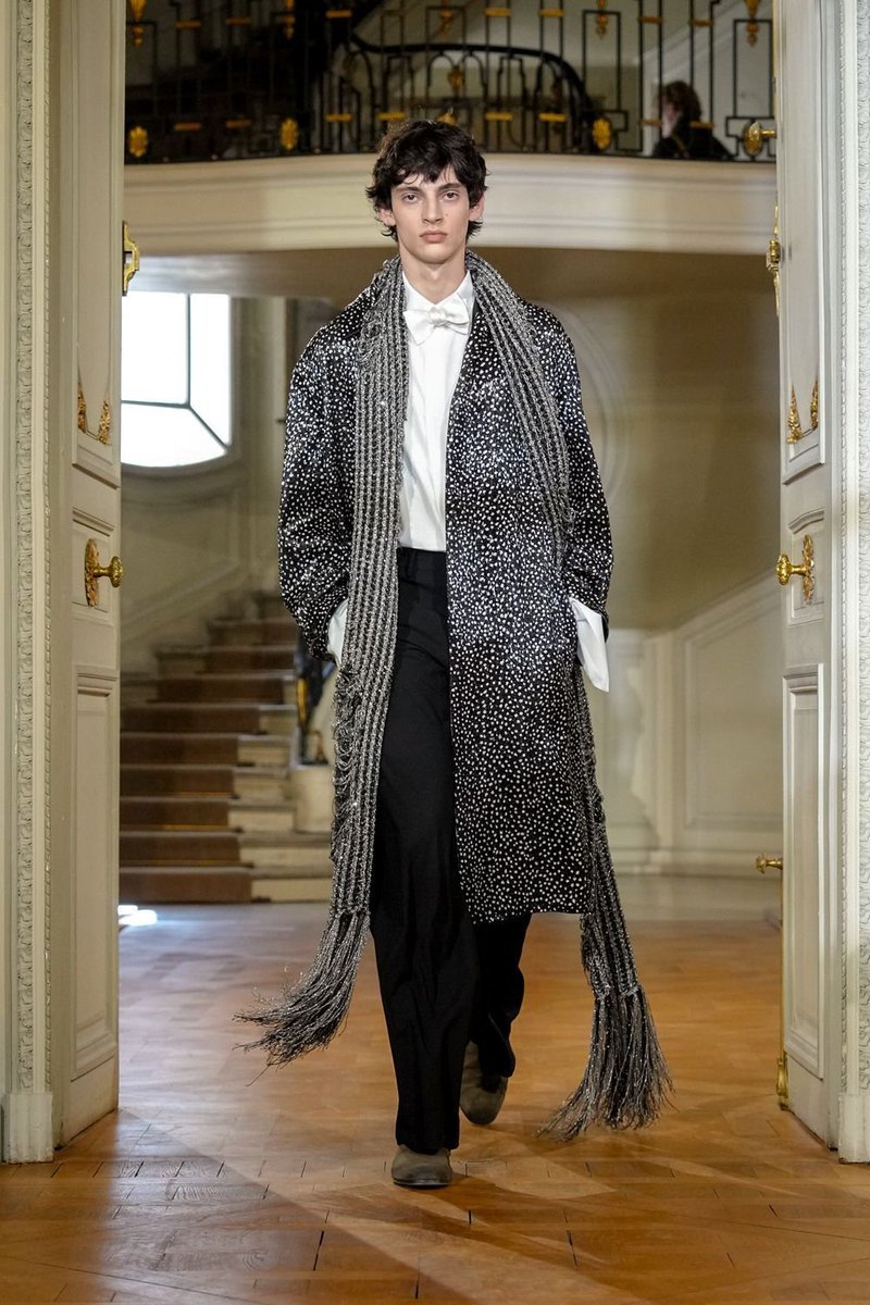 look 19 from dior homme ss'27, the movement of the fringe combined