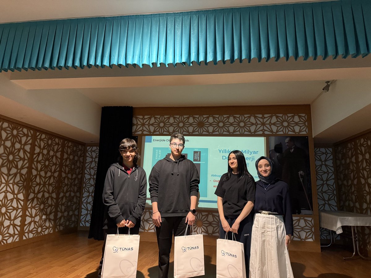 tunas_tr's tweet photo. Mühendis ekibimiz liseli gençlerle bir araya gelerek nükleer enerjinin dünü, bugünü ve yarını üzerine kapsamlı sunumlar gerçekleştiriyor! Geleceğin dünyasını inşa edecek parlak zihinlerle buluşma serimizin yeni adresi Ayhan Sümer Anadolu Lisesi!
Sunumumuz boyunca nükleer enerjinin ülkemizin sürdürülebilir geleceğindeki yerini ve önemini aktarıp, nükleer enerjiye dair merak edilen soruları yanıtladık.
Bizleri büyük bir nezaketle ağırlayan Ayhan Sümer Anadolu Lisesi yönetimine ve enerjileriyle bizlere ilham veren tüm öğrencilere teşekkür ederiz.