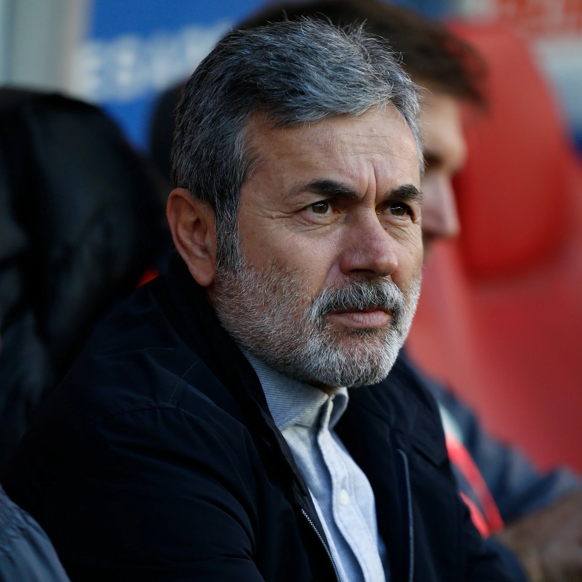 bosunatiklama's tweet photo. Aykut Kocaman: "1 Mayıs 2026 Cuma günü Sayın Aziz Yıldırım'ın daveti üzerine başlayan ve sonrasında resmi bir paydaşı olmadığım bu süreçte; Sayın Oğuz Çetin'le Fenerbahçe'nin sezon planlaması, transfer tercihleri ve mevcut oyuncu dengesi üzerine kapsamlı, yoğun ve uyumlu bir çalışmamız olmuştur.

Ancak finalde teknik kadro değerlendirmesi sırasında uzlaşı zemini arayışımız sürerken 16 Haziran Salı gecesi saat 23.58'de Oğuz Çetin'le yaptığımız ve iyi dileklerle bitirdiğimiz telefon görüşmesi sonrası ansızın iletişim kesilmiştir.

Ertesi gün Fenerbahçe Yönetim Kurulu'nun bir tercihte bulunduğu yönündeki haberler kamuoyuna medya aracılığıyla yansımış ve tarafım da bu yolla bilgi sahibi olmuştur.

Çeşitli vesilelerle daha önce dile getirdiğim gibi, 'Bir spor kulübündeki başarı ve başarısızlıklardaki en büyük pay yönetimlerindir. Çünkü her şey onların kararları ve tercihleriyle şekillenir.' Burada çeşitli vaatlerle Fenerbahçe kongre üyelerinin onayını almış yönetim, tercihlerini kullanmıştır.

Seçilmiş iradenin tercihleri ile ilgili sorun olamaz. Tercih edilen İsmail Kartal ve ekibine başarılar diliyorum. Bununla birlikte unutulmasın ki; gerek yıllar içerisinde gerekse de son dönem özelinde şahıslara olan kırgınlığım Fenerbahçe sevgimin önüne hiçbir zaman geçmemiştir.

Fenerbahçe'nin menfaatlerinin her şeyden önce gelmesi bilinciyle, bu zorlu süreçte başarılı olunmasını canı gönülden temenni ediyorum."