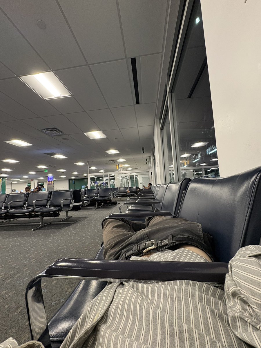 TwinkBukowski's tweet photo. Being skinny enough to fit my twink body through the anti-homeless chair rings at the airport #TwinkVictory https://t.co/x9rW9D7vpC