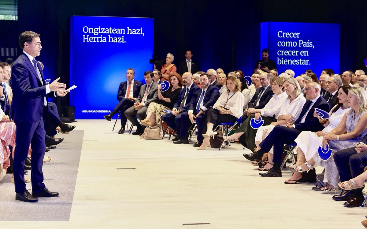 konfekoop's tweet photo. Rosa Lavin KONFEKOOPeko presidenteak eta Mikel Larrea KONFEKOOPeko zuzendariak Eusko Jaurlaritzak antolatutako “Ongizatean hazi, Herria hazi” ekitaldi instituzionalean parte hartu zuten atzo. https://t.co/Cq7AeHOMbR