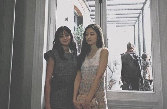 Purnell_Files's tweet photo. Ella with Jennie at a Chanel event in 2018 https://t.co/Bn0sk5dmCW