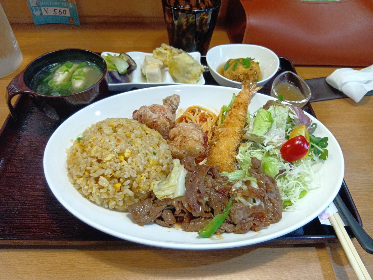 HPsora2008's tweet photo. 今日のお昼は、松茂町にある
#しま鳥　で「THE男飯　チャーハン&amp;焼肉」ランチを食べました。
大人のランチ、量の暴力でお腹一杯になりました。
もちろん焼肉の味もチャーハンもそれ以外の副菜も最高に美味しかったです。 https://t.co/IJ4dDPBj0l