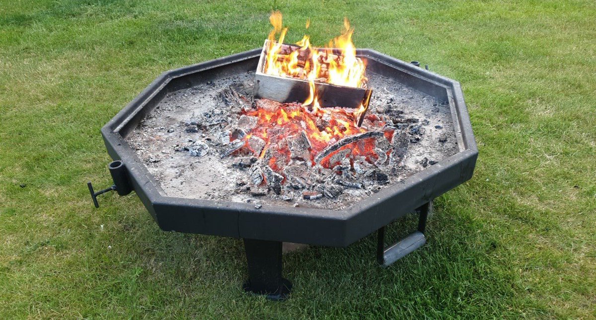 VikkMonster's tweet photo. Happy Midsummer! https://t.co/iYTc23j7RI