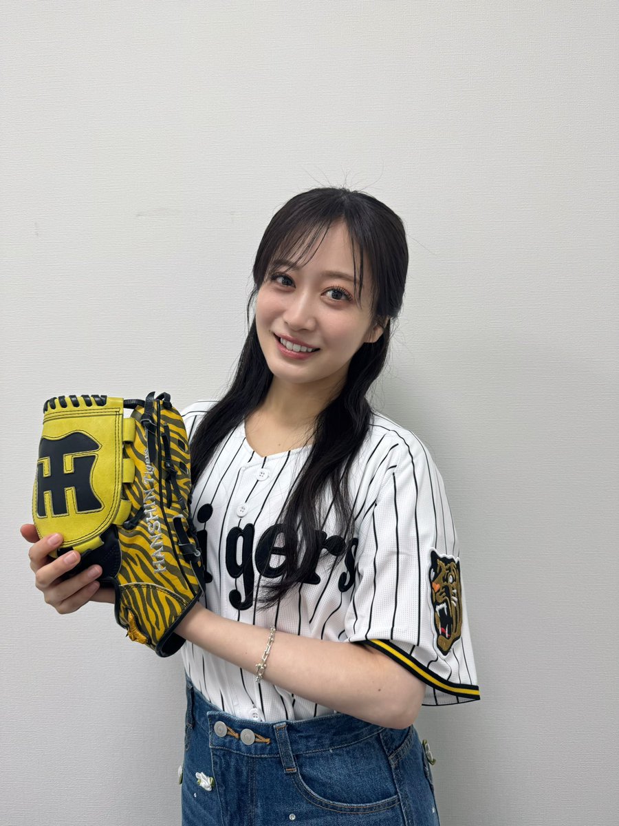 kchi_hi1217's tweet photo. 本日の日本郵便株式会社協賛試合で始球式の予定でしたが雨で中止になりました！

もうここまで完成していました🐯
ユニフォームも用意していただいてたのでまたこちらも振替試合などでお披露目できる日がきますように📮✨

921 は 郵便局のキャラクター
ぽすくま のお誕生日🧸♡
#阪神タイガース https://t.co/B7IrMWmGu9
