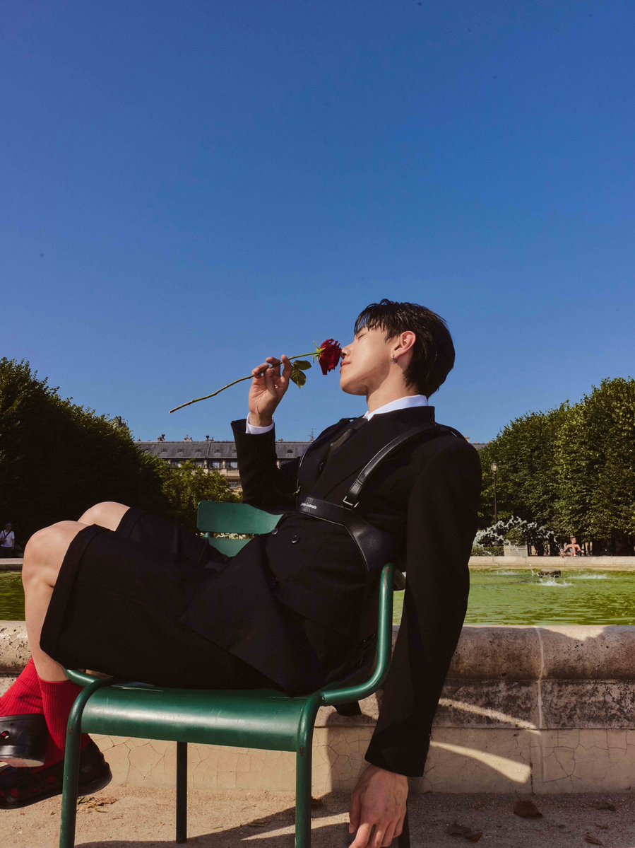 TalkinTrend's tweet photo. ต้าห์อู๋–พิทยา (@oueiija) ปรากฏตัว ณ กรุงปารีส ในฐานะแขกคนสำคัญของ Christian Louboutin (@christianlouboutin) เพื่อร่วมชมแฟชั่นโชว์คอลเลกชัน Men's Spring/Summer 2027 โดย Jaden Smith (@c.syresmith) 

DAOU In ChristianLouboutin
#DAOUATSS27PARISFW
#ChristianLouboutin
#DAOU #ต้าห์อู๋

ซึ่งก่อนเข้าร่วมโชว์ ต้าห์อู๋ได้เข้าเยี่ยมชมบูติก Christian Louboutin พร้อมเผยลุคจากคอลเลกชัน Men's Fall/Winter 2026 ที่มาพร้อม Tactical Harness Bag และรองเท้า The Plato Dots Loafer ถ่ายทอดสไตล์อันเฉียบคมและร่วมสมัยอันเป็นเอกลักษณ์ของเมซง ร่วมติดตามแฟชั่นโชว์ Christian Louboutin Men's Spring/Summer 2027 ได้ในวันที่ 25 มิถุนายน 2569 เวลา 01.45 น. ตามเวลาประเทศไทย