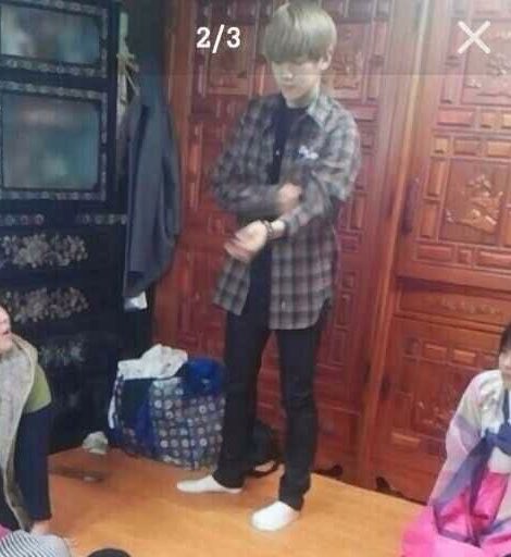 kamonica4's tweet photo. สิ่งนี้เอ็นดูมากก เอลี่ไปงานรวมญาติ ตกใจที่เพิ่งรู้ว่าแบคฮยอนเป็นญาติของตัวเอง 55555555555555555555555555555555555555 ถ้าเป็นชั้นคงช็อคสลบเลย ฮืออ ㅠㅠ https://t.co/uQDYZNJ0vk