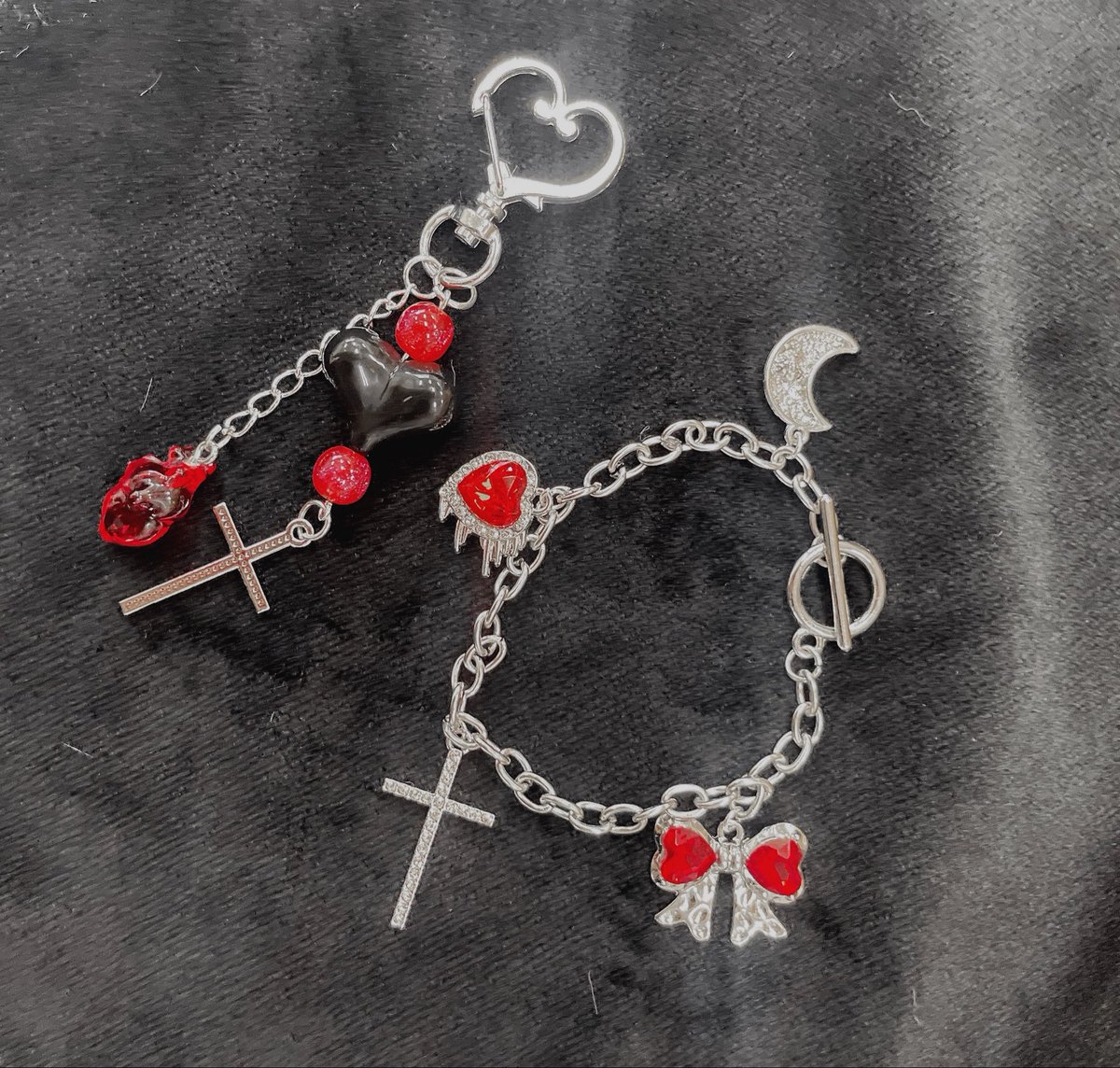 monyuchouchou's tweet photo. ゴシックなアクセサリー🖤❤️
#ハンドメイド 
#アクセサリー https://t.co/DHP6Pr3ggN
