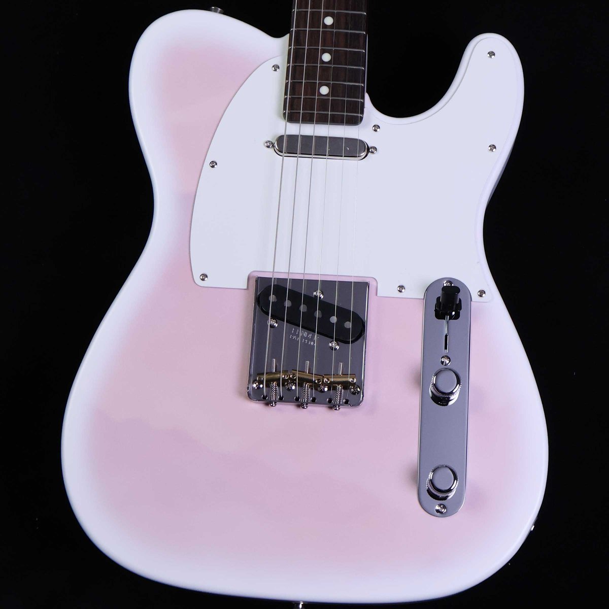 shima_ols's tweet photo. 明日発売のFender Hybrid Telecaster 2026年限定モデルのMisty Satin Blue Mist・Pink Mist・Yellow Mist入荷してます。 ヘッドのFenderロゴも各カラーに合わせて同色になってます。　中井

https://t.co/l3XWPvqGh8 https://t.co/EhYxBd0pAO