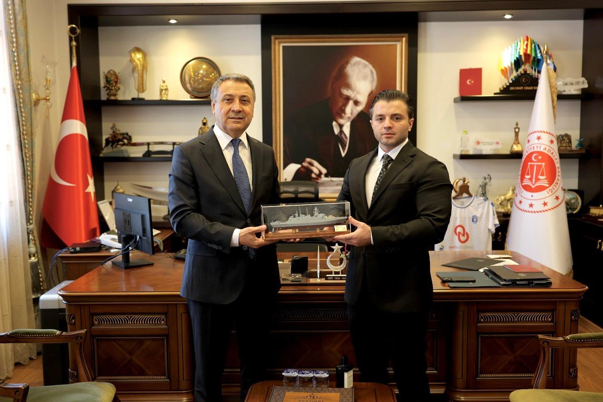 AdaletPGM's tweet photo. Milli Savunma Bakanlığı Askeri Fabrika ve Tersane İşletme A.Ş. (ASFAT) Genel Müdürü Prof. Dr. Sayın Mustafa İlbaş, Genel Müdürümüz Sayın Cahit Cihad Sarı’yı makamında ziyaret etti.

Ziyaret kapsamında, Prof. Dr. Sayın Mustafa İlbaş tarafından Genel Müdürümüz Sayın Cahit Cihad Sarı’ya günün anısına hediye takdim edildi.

Prof. Dr. Sayın Mustafa İlbaş’a, nazik ziyaretleri ve hediye takdimi dolayısıyla teşekkür ederiz.
