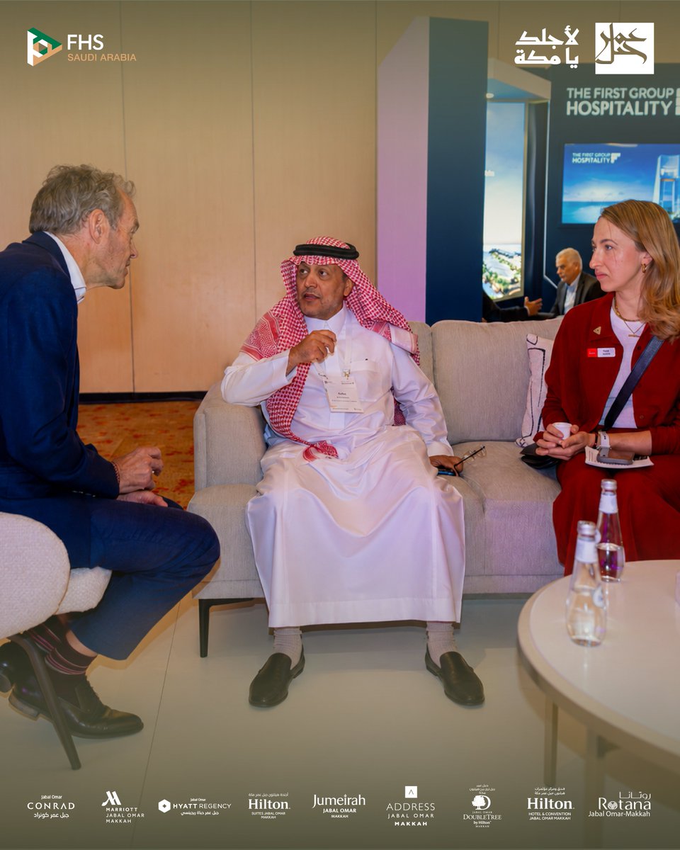 JO_Destination's tweet photo. بحضورٍ متواصل وتفاعلٍ لافت، تستمر مشاركتنا في قمة مستقبل الضيافة #FHS2026، حيث نستقبل ضيوفنا لنستعرض رؤيتنا في تطوير وجهات متكاملة، ومشاريع نوعية تعزز تجربة الزوار وتفتح آفاقًا جديدة للاستثمار في قلب مكة المكرمة.

#لأجلك_يا_مكة https://t.co/sO3E9C2lLE
