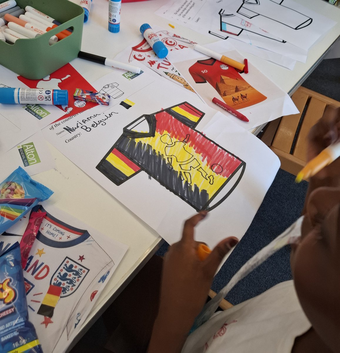 AltonRenewal's tweet photo. We had great fun at our Score a Masterpiece: World Cup Shirt Design event yesterday⚽
So many amazing shirts were designed - we’re pretty sure the national teams will be queuing up to wear these at the next World Cup!
The  designs will be displayed in the Base front window. https://t.co/ioSBOIC0W9