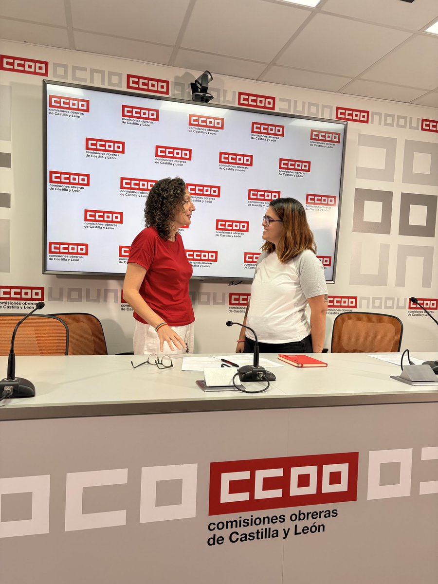 CCOOCyL's tweet photo. 🏳️‍🌈 La discriminación también tiene un coste económico.

📚Según el estudio presentado hoy por CCOO CyL, Castilla y León pierde cerca de 250 millones de euros al año, el 0,35% de su PIB, por los efectos de la discriminación hacia las personas LGTBIQA+: menor productividad, fuga de talento, menos innovación y mayor rotación laboral.

En una comunidad que lucha contra la despoblación y necesita atraer y retener talento, no nos sobra nadie.

La igualdad no solo es una cuestión de derechos, también de desarrollo económico y futuro para Castilla y León.

#Orgullo2026 #LGTBIQA #CastillayLeón #CCOOCyL