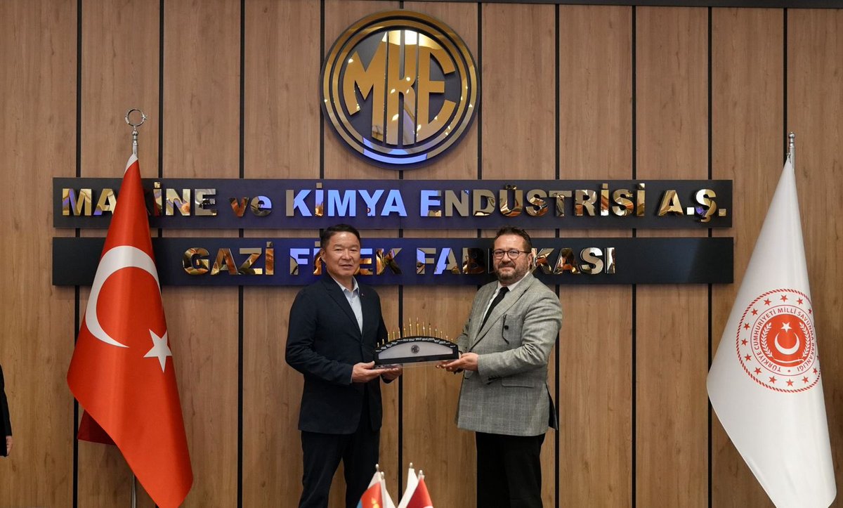 MKEgovtr's tweet photo. 🇲🇳 MOĞOLİSTAN SAVUNMA BAKANI’NDAN ŞİRKETİMİZE ZİYARET

Moğolistan Savunma Bakanı, Genelkurmay Başkan Yardımcısı, Özel Kuvvetler Komutanı ve beraberindeki heyeti Gazi Fişek Fabrikamızda ağırladık. 

Gerçekleştirilen görüşmelerde ürün ailemiz ve üretim kabiliyetlerimiz anlatılırken Moğolistan ile Şirketimiz arasında potansiyel iş birliği alanları değerlendirildi.

@tcsavunma 
#MillîGüçMKE🦾🚀🇹🇷