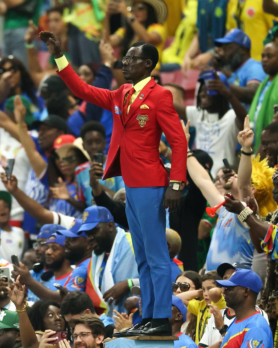 footballontnt's tweet photo. DR Congo’s famous statue fan Michel Nkuka Mboladinga has finally arrived at the World Cup 🙌🇨🇩 https://t.co/rAy5wj5xR0