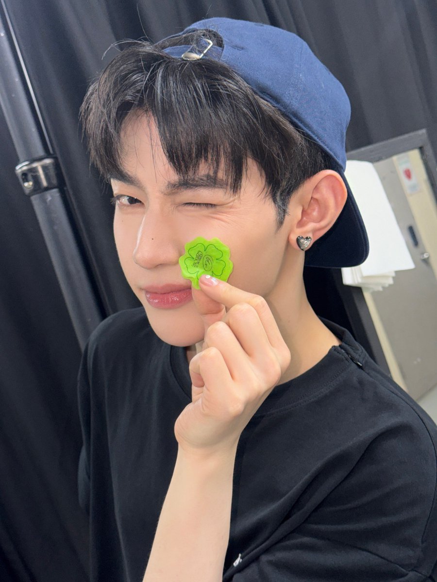 ZHANGHAOGLOBAL's tweet photo. [💬] 260624 — #HaoHaOnline Weverse AND2BLE Community #ZHANGHAO post

🎻 : Seoul Showcon ✨

🔗 https://t.co/35VsCNfXwD

#장하오 #章昊 #ジャンハオ #AND2BLE #앤더블 https://t.co/e2msWUehbt