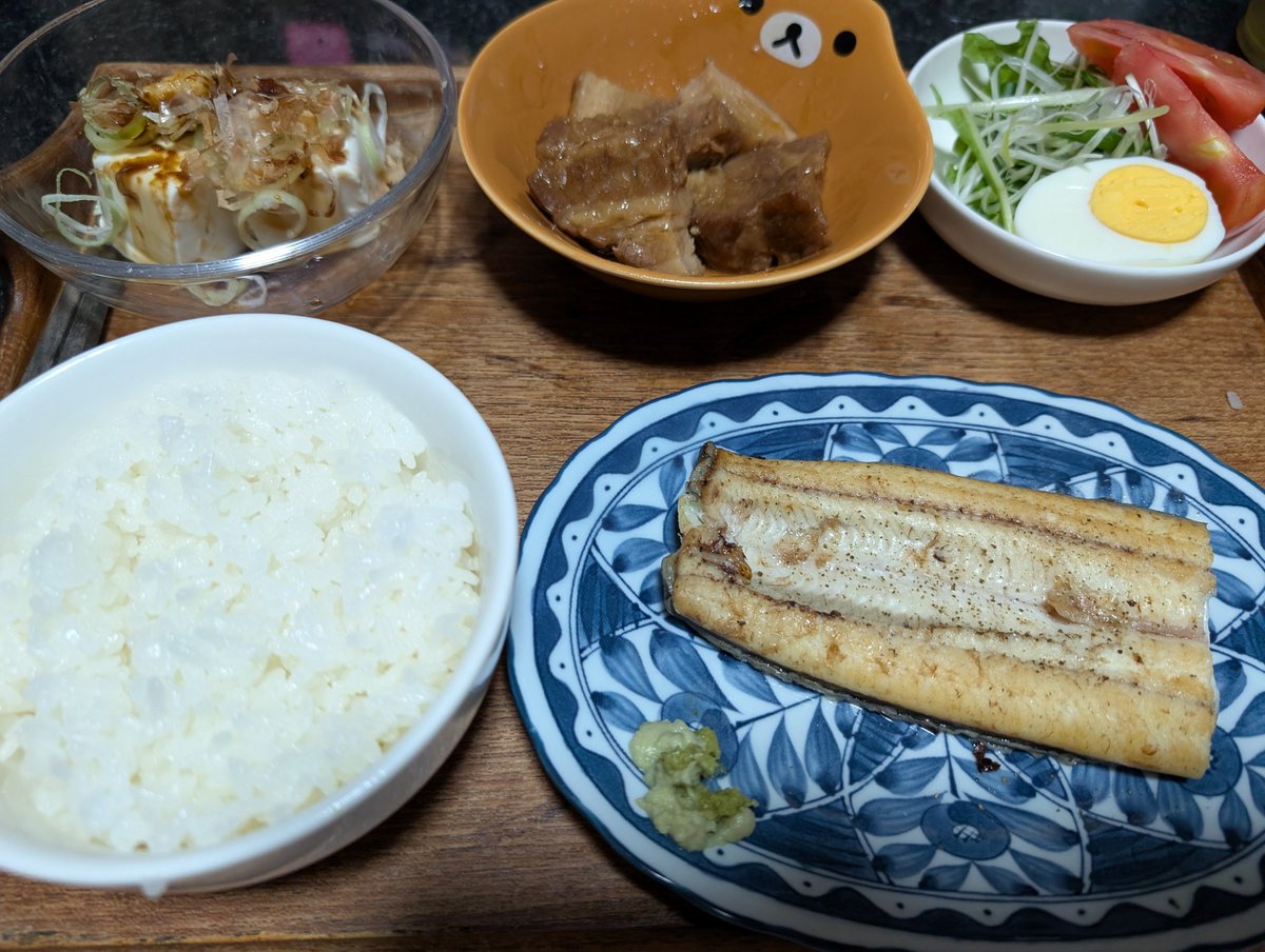 kab_ra's tweet photo. 晩は、白焼、角煮、サラダ🥗🐎 https://t.co/uOED1JIeg7