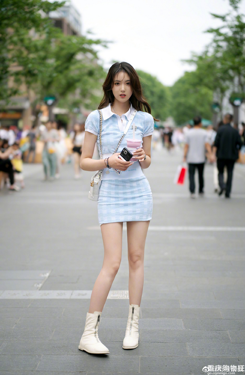 josh0530's tweet photo. 杭州的街头的美女真多 https://t.co/Vyw93U9kBY