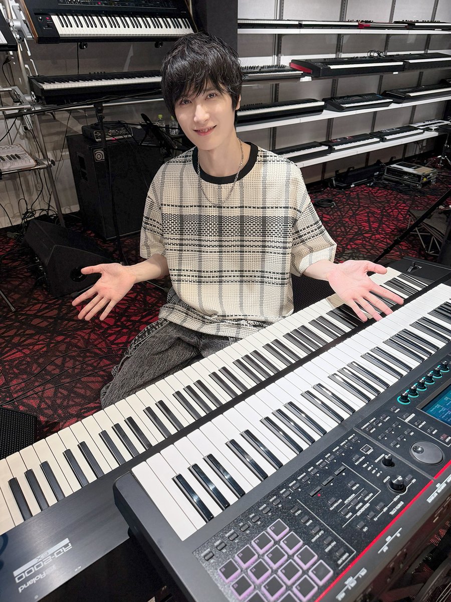 MyRoland's tweet photo. ＼ご来場ありがとうございました！／

KORG、YAMAHA、Rolandの3社が集結したシンセ・イベント「MARKS SYNTH GROOVE 2026」が、マークスミュージックにて開催されました。

🎹DAY１
シンセのレジェンド達が集結！
Rolandからは土橋安騎夫さん(@akio_d)が登場し、圧巻のステージをお届けいただきました。
V-STAGE 76/FANTOM EXシリーズは、今年のレベッカのツアーでもご使用予定です。

🎹DAY２
実力派キーボーディストが勢ぞろい！
Rolandからは宇都圭輝(@keiki_key)さんが登場し、普段からご愛用のRD-2000 EX/FANTOM-06で演奏＆機材について詳しくご紹介いただきました。

また、ベース・ドラムが加わったバンドセッションでは、テクニカルな楽曲も交えた熱い演奏で大きく盛り上がりました。

お越しいただいた皆さま、誠にありがとうございました！
イベントの模様は後日配信予定です。お楽しみに✨