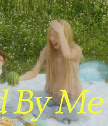 2Moori's tweet photo. Highlight medley🎵but Yoohyeon used her forehead to crack the watermelon🍉😂 https://t.co/F0qgcLom8Y