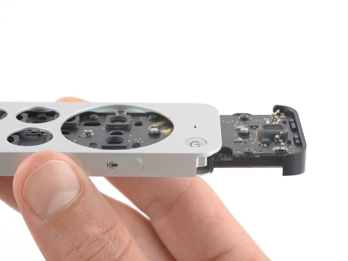 lexrus's tweet photo. Apple's hardware is always so exquisite, even something as small as a TV remote.
Image credit: iFixit https://t.co/nILj59VGbT