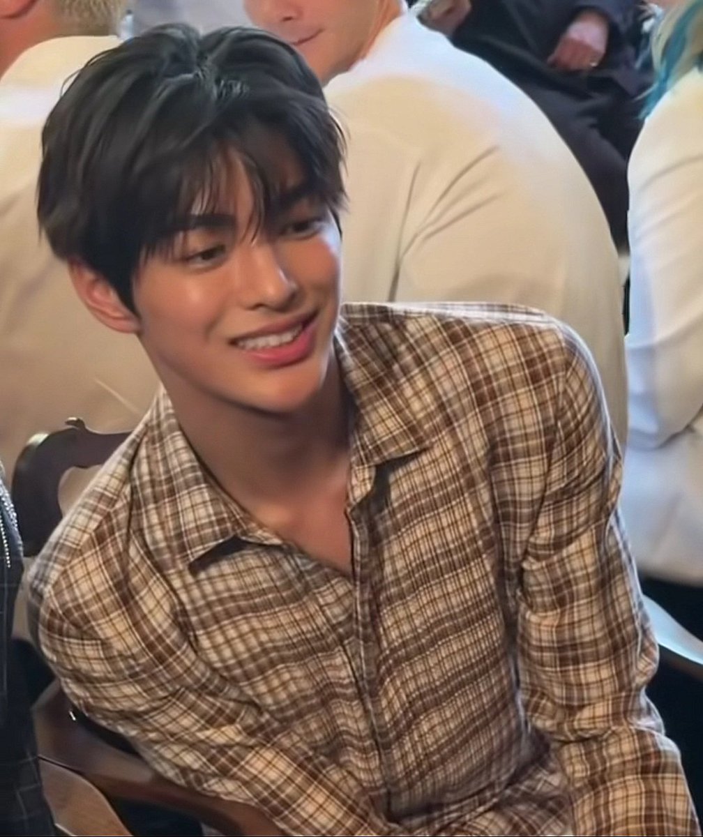 levie ♬⋆.˚ semi ia tweet media