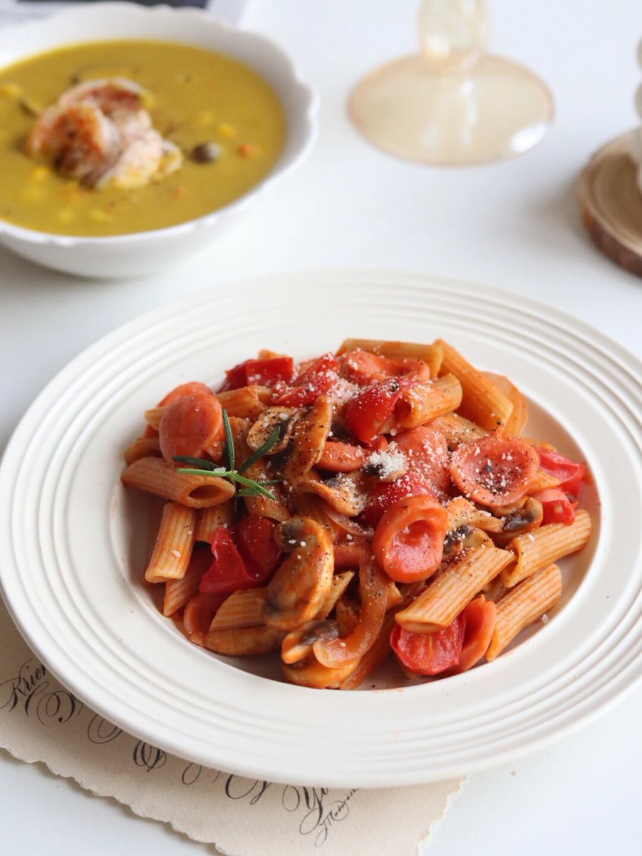maingajustine1's tweet photo. Just had the most comforting weekday dinner: warm tomato basil pasta + a side of garlic bread. Simple, flavorful, and exactly what I needed after a long day. ， https://t.co/cl5O7ntivk
