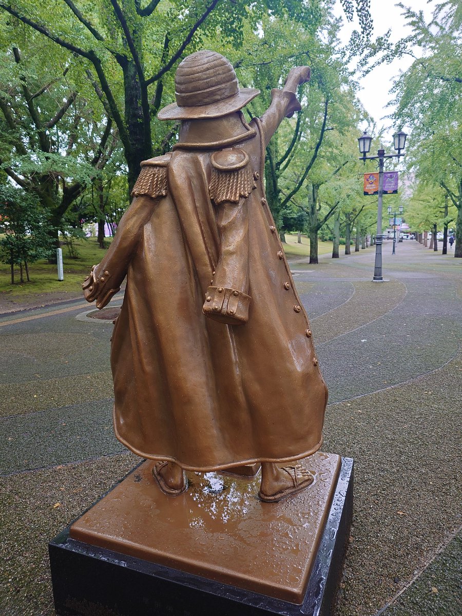 kamtanjp's tweet photo. 噂の黄金のルフィ像おった！

#穂華
#ほのかにょん
#LILIUM
#ほのちほのち 
#おさんぽほのち https://t.co/xC4wTnXgf7