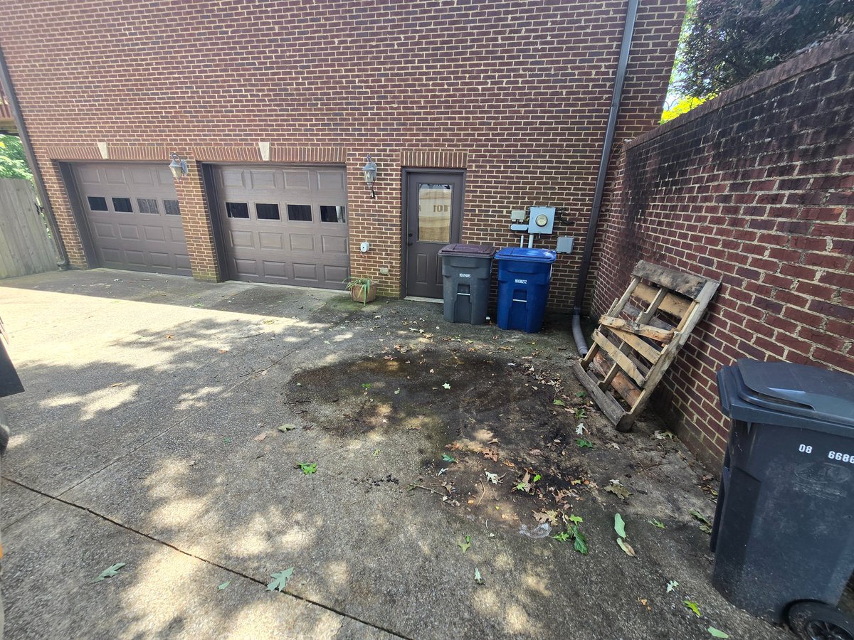 HaulSquad's tweet photo. Bagster: "I hold 3 cubic yards."
Amazon Prime: "Lol."
Haul Squad: deploys truck lift
📞 205-828-JUNK | https://t.co/35jasUFEJm https://t.co/Rbt1VwAy6C