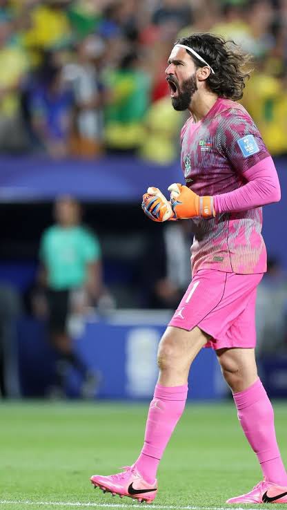 itsmeomena's tweet photo. @JonnyMadero @leasep1914 @futebol_info @ESPNBrasil Vocês vão embora quando? https://t.co/g9mRwZq5fY