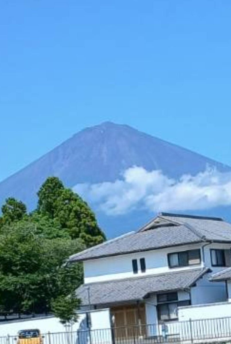 Dakkai440's tweet photo. 令和8年6月21日（日）
日蓮正宗法華講
支部総登山11時30分〜御開扉受ける前はあいにくの小雨☔だったが
御開扉受け外に出たら晴天☀＼(^o^)／✌御戒壇様に御目通りが出来感無量😭新入講の方も感無量で😭が止まらなかったと感想血脈相伝の日如上人猊下様より謗法罪障消滅等御祈念していただき御報恩感謝 https://t.co/HmsyQTDwOU