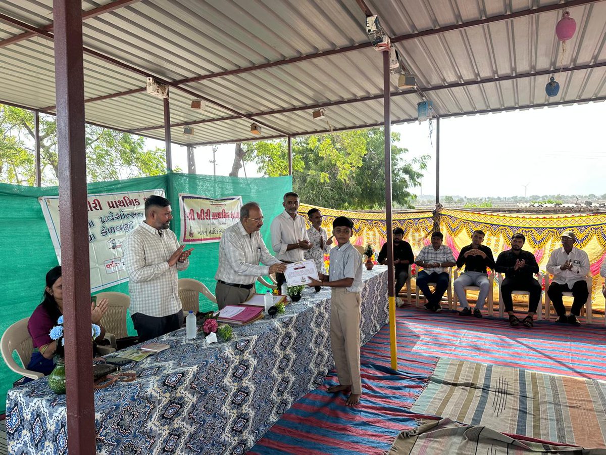 CollectorJamngr's tweet photo. આજરોજ પ્રગતિનો પ્રવેશોત્વ - ૨૦૨૬ કાર્યક્રમ અન્વયે જોડીયા તાલુકાની ખીરી તાલુકા શાળા ખાતે હાજરી આપી. શાળામાં નવા દાખલ થતા વિદ્યાર્થીઓને આવકારી, પ્રોત્સાહિત કર્યા.
#ShalaPraveshotsav2026 https://t.co/qVm7gvRaCN
