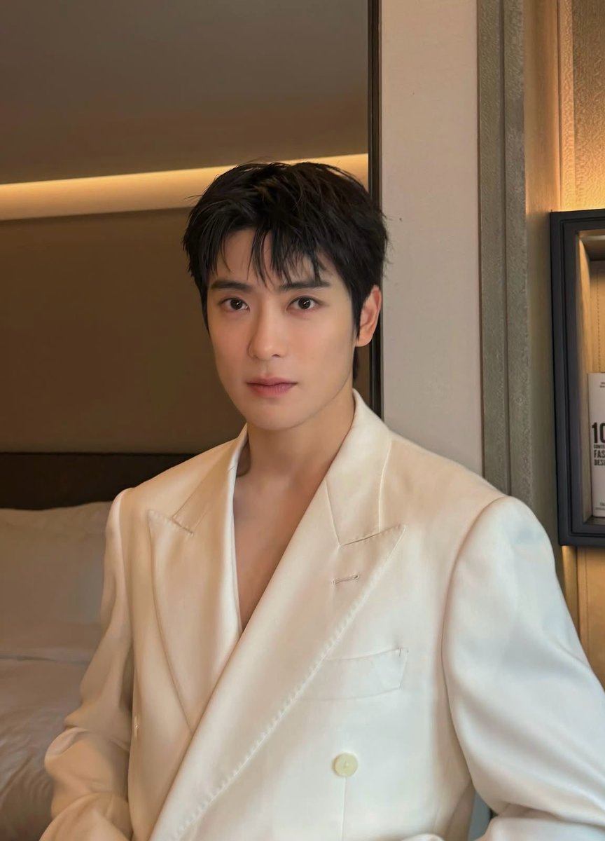 mylovejaeee's tweet photo. white wedding suit https://t.co/nEu1uGlceu