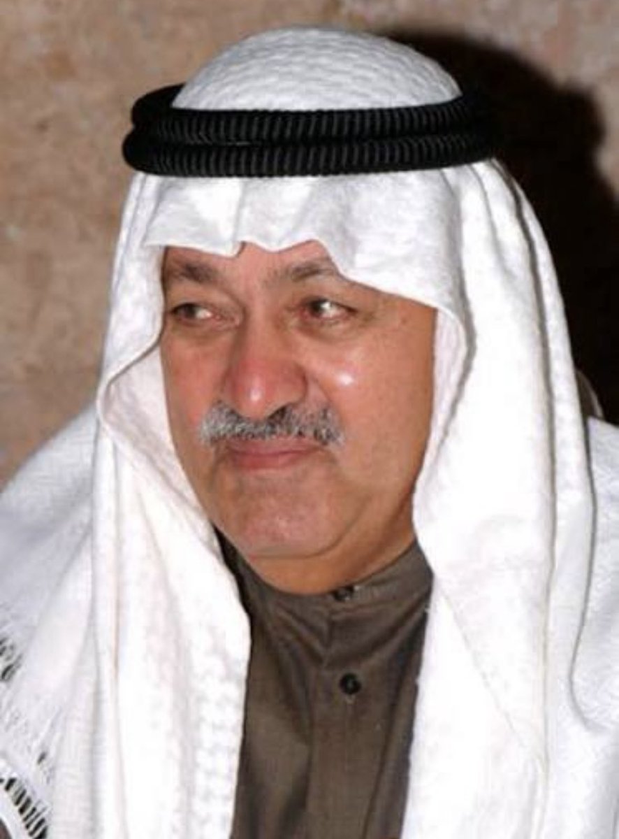 bogaili's tweet photo. الفريق علي المؤمن.. تاريخٌ حافل بالبطولات والإنجازات، ورجل عرفت فيه الوفاء كما عرفت فيه الانضباط والإخلاص.

كلما التقيت به قال لي: 
يا حمود ..
(أنتم أهلي، ولا يمكن أن أنساكم(  .
كان يحمل وفاءً نادرًا لزملائه ومحبيه. 
خلال رحلتنا العلاجية في سلوفاكيا وغيرها من المصحات، كان لا يفتأ يذكر زملاء السلاح واحدًا واحدًا، يترحم على من رحل، ويذكر الجميع بكل خير، ويستعيد معهم أجمل الذكريات.

أما وفاؤه للكويت ولرفاقه من الضباط والجنود، فلا يمكن أن تصفه الكلمات.

وأذكر أنني أثناء مهمة إعلامية في سوريا، عثرت في الأرشيف على شريط نادر من حرب أكتوبر 1973، وكان يومها قائد القوة الكويتية المشاركة. اتصلت به وقلت: 
عندي مفاجأة لك. 
وعندما عرضنا الشريط في تلفزيون الكويت ورأى تلك المشاهد، بكى بحرقة، واستعاد أسماء رفاقه وكل من شارك معه في تلك الأيام الخالدة. 
وقلت له: 
هذه هدية من تلفزيون الكويت لكم، ولكل الضباط والجنود الذين سطروا صفحات مشرّفة من تاريخ الوطن، وما زال أرشيف التلفزيون يحتفظ بها.

رحمك الله يا أبا محمد، كنت نعم الإنسان، ونعم المسؤول، ونعم العسكري المنضبط والوفي. 
فقدتك الكويت، وفقدك كل من عرفك وأحبك.

رحمك الله رحمةً واسعة، وأسكنك فسيح جناته .
#الفريق_علي_المؤمن_في_ذمة_الله