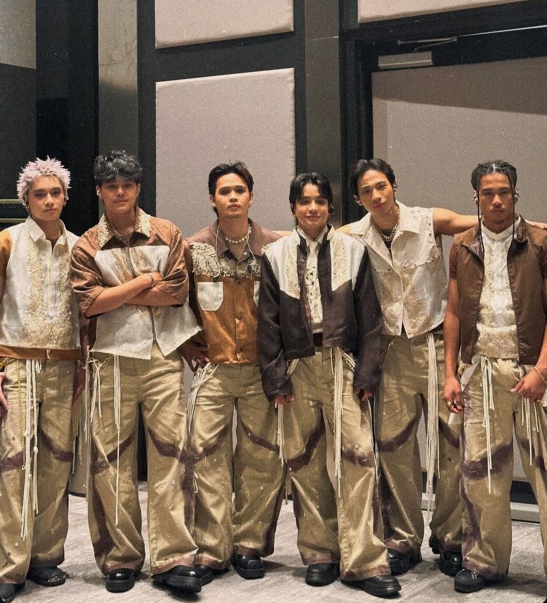 IIXIVMMXXI_'s tweet photo. their looks for today❤️‍🔥

ALAMAT JOINS PPOP UNITE
#ALAMAT #PPopUnite https://t.co/MPoLRsB3pi