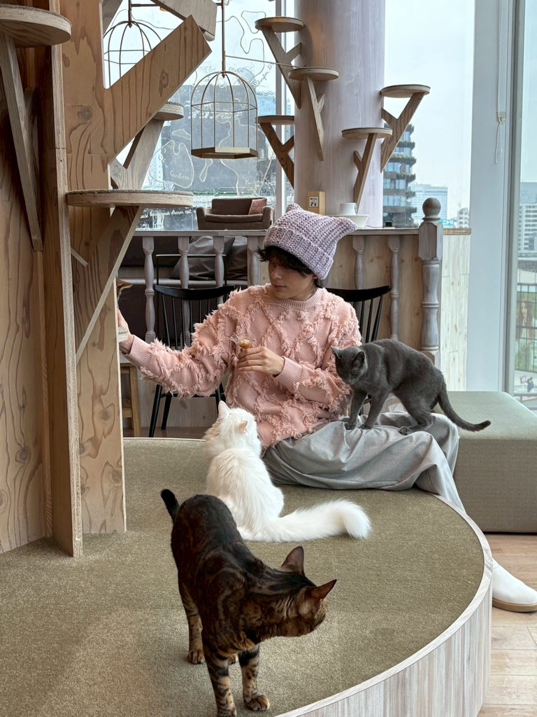 TVguidePERSON's tweet photo. #大友至恩1st写真集 8/10発売

📚直筆サイン入り写真集
https://t.co/taFxvmRBMo

📚限定表紙
Amazon
https://t.co/LOOgmXjbLZ
楽天ブックス
https://t.co/9mCpmAKvIx

📚イベント
8/15
https://t.co/2BARLQnsTJ
8/22
https://t.co/1sYEv8Gq0z
8/23
https://t.co/FIHSU7FvCI

#大友至恩 
@shion_otomo https://t.co/hAjahbSoQm