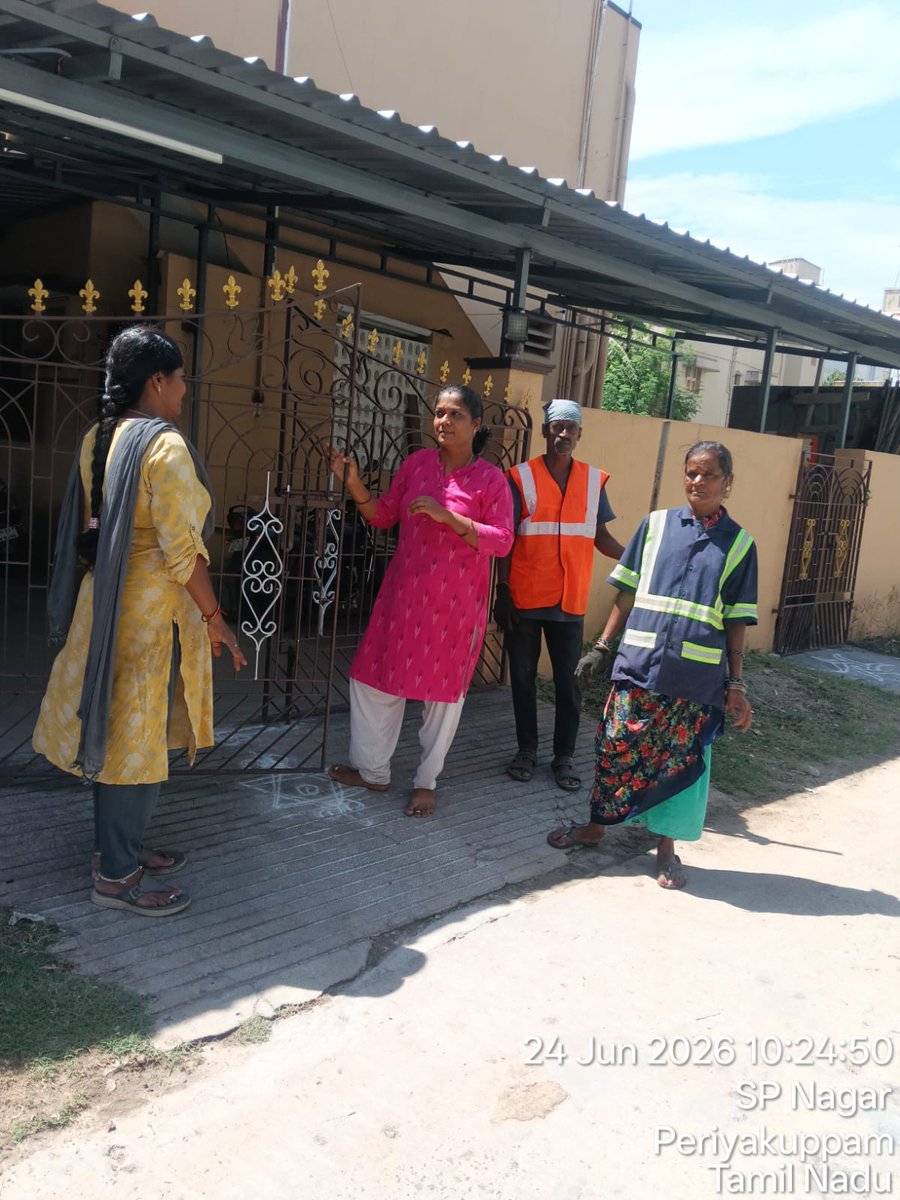 tiruvalur's tweet photo. Today Thiruvallur Municipality Four Bin awarness in all public area and Rajiv Gandhi street https://t.co/EHyF2nWGaj