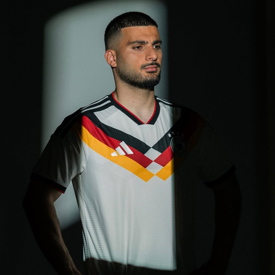 forzacimbom's tweet photo. Yakup Çınar: "2022 senesinde Mehmet Büyükekşi döneminde Hamit Altıntop, Deniz Undav ile bir görüşme gerçekleştiriyor ve Deniz Undav, Türk Milli Takım'ında forma giymeye sıcak bakıyor.  

Ama görüşmeden sonra Deniz tarafına 'sportif açıdan yeterli değil' diye dönüş yapılıyor. Oyuncu tarafından da doğrulattığım bir bilgi."